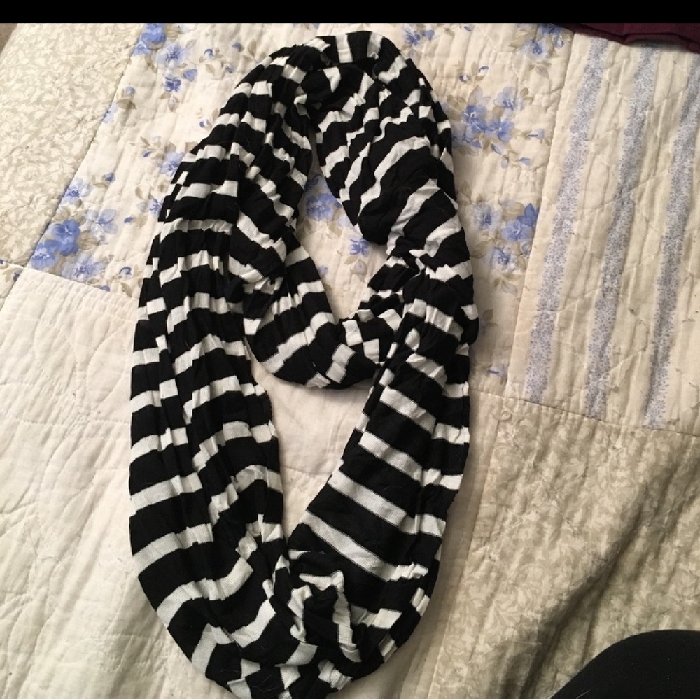 Garage infinity scarf